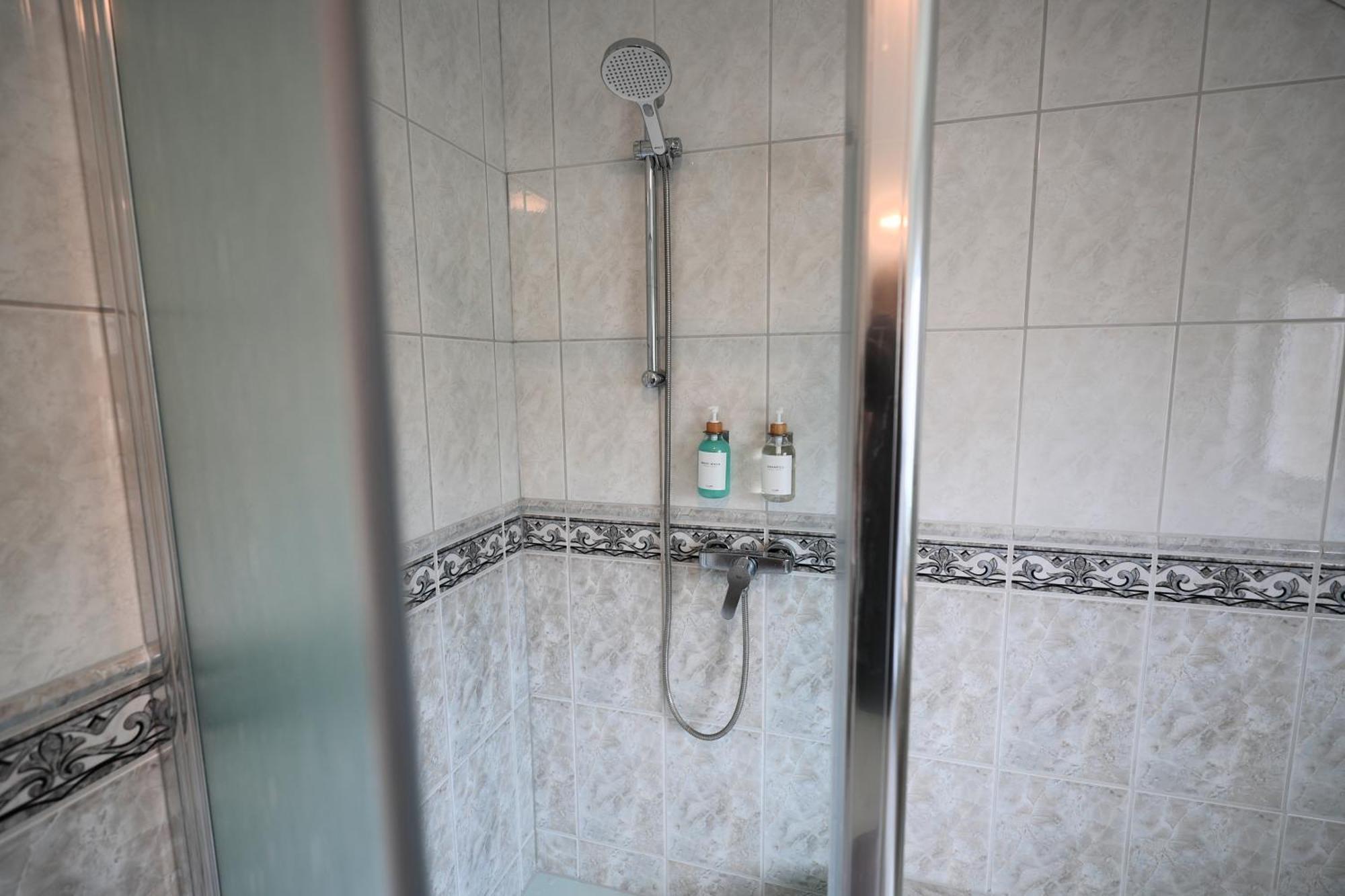Goldhouse - Sauna, Whirlpool, Switch, Darts & Mehr Andernach Luaran gambar